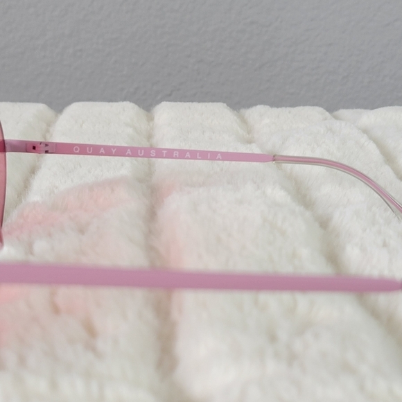 QUAY // ltd ed heartbreaker pink metal heart shaped frames pink colored sunnies main image 10